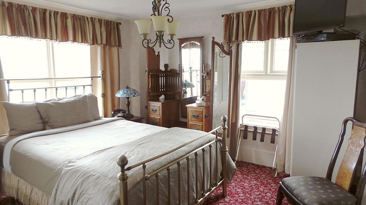 The Inn At וויטייר מראה חיצוני תמונה